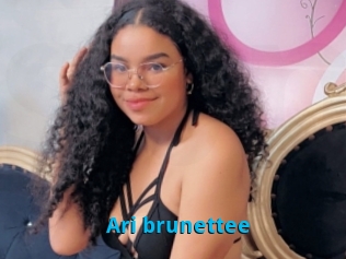 Ari_brunettee