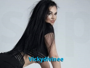 Vickydivinee
